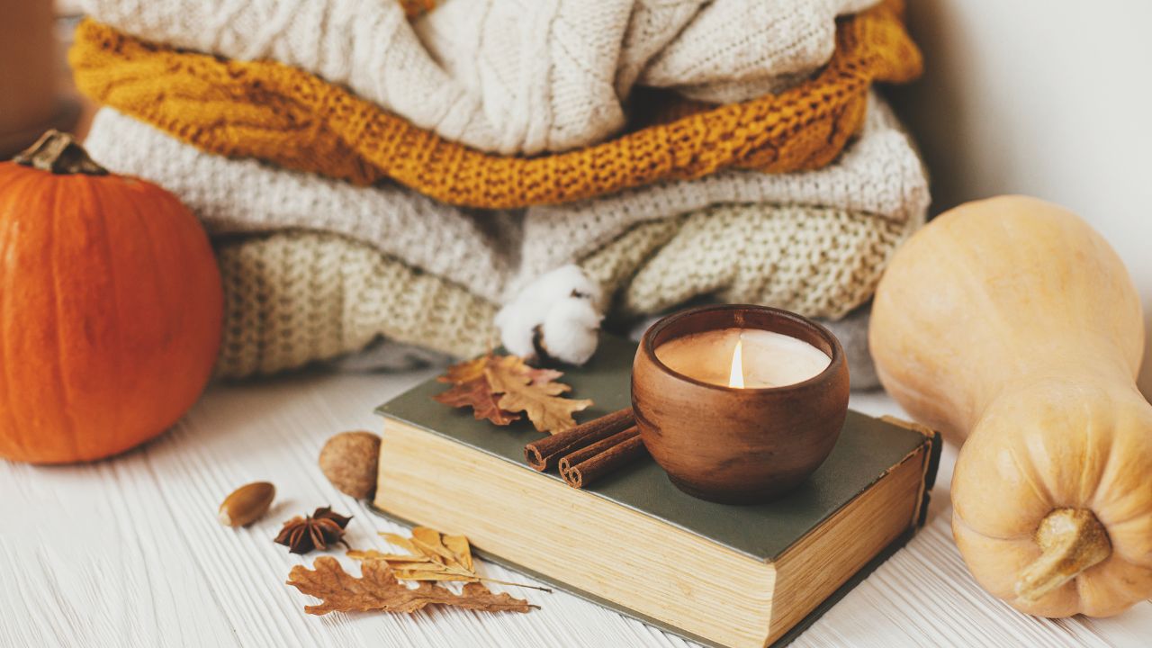 10 Best Essential Oils for Cozy Autumn Vibes